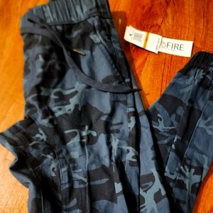 Ring of Fire  Joggers Sz youth small